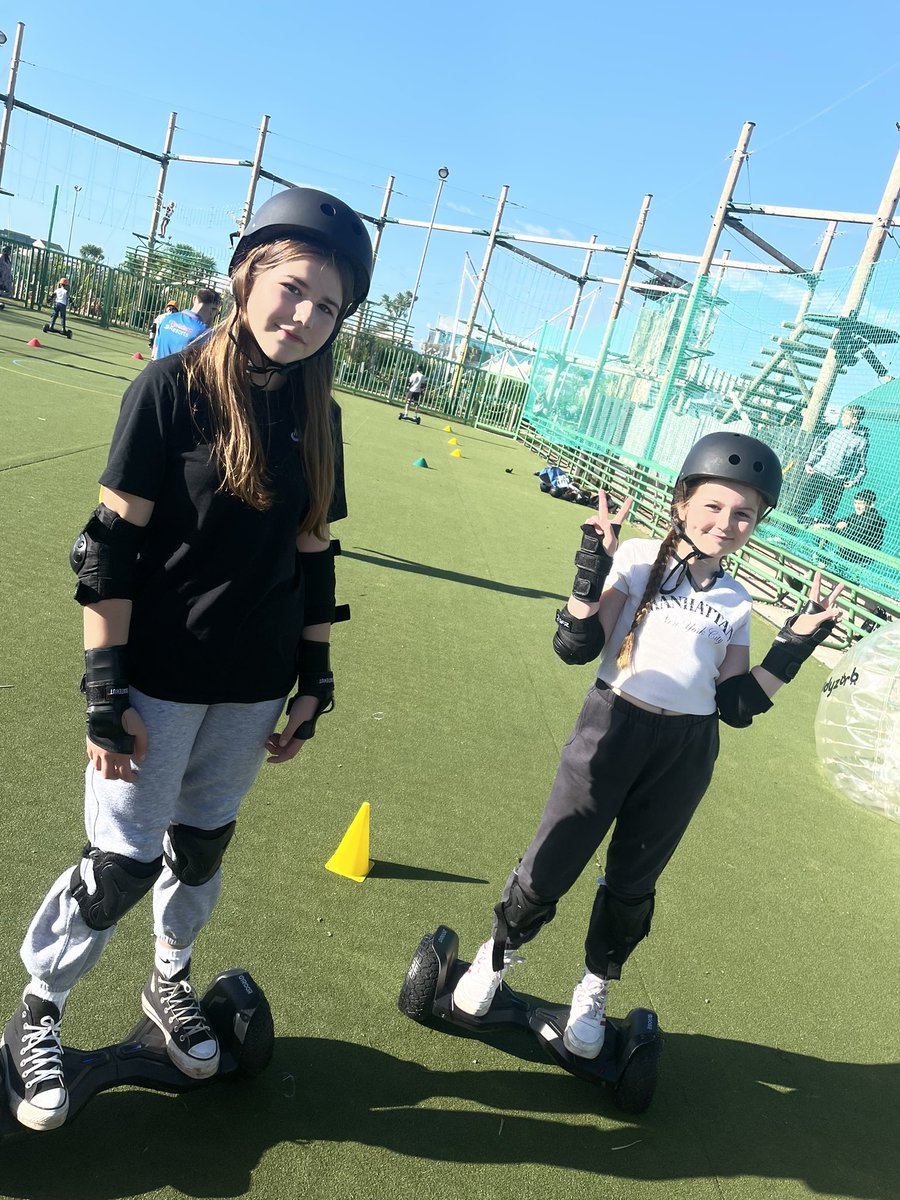 LauraDoel's tweet photo. Back to work after a week off with these lovelies - let’s get to it!
#staycation #TreccoBay https://t.co/Pu7jY4JVjw