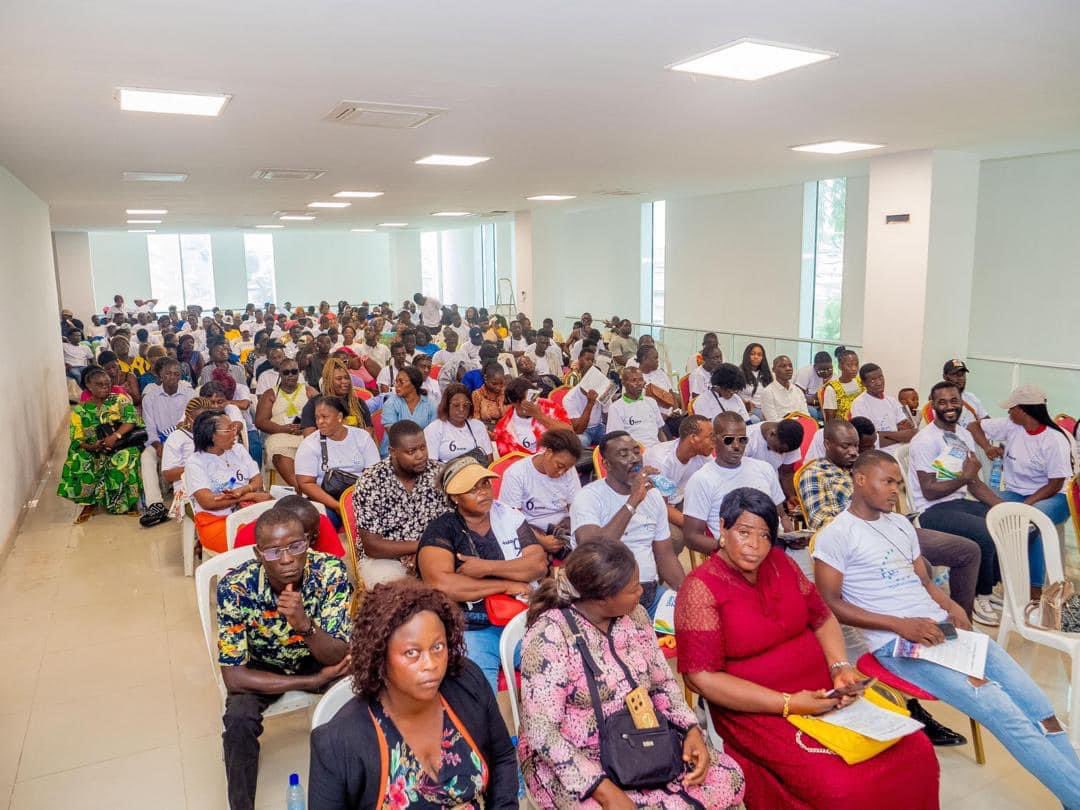 NzigouAnges's tweet image. « Seul, on va plus vite ; ensemble, on va plus loin. »

À tous les militants, sympathisants et invités du PLC, votre présence ce dimanche 03 novembre à l’occasion de notre rentrée politique, plus de 2000 âmes réunies sans promesse de 2000 ou 5000, a prouvé qu’un autre Gabon…1/2