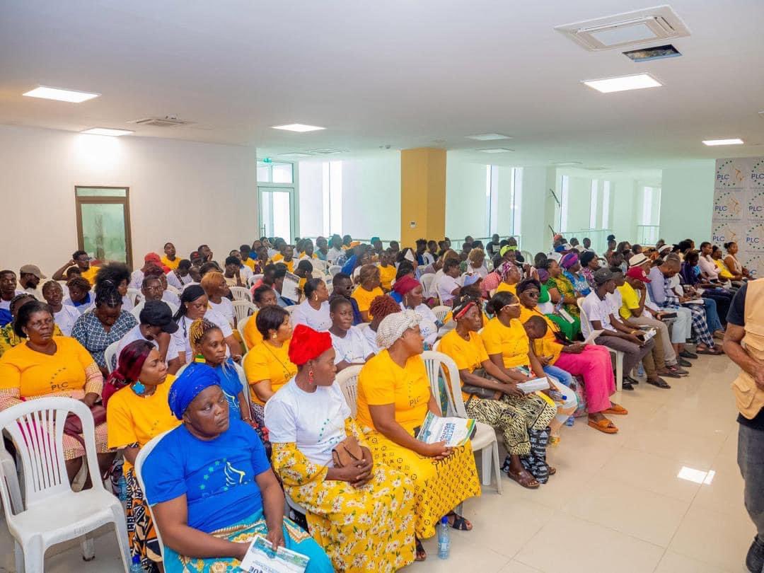 NzigouAnges's tweet image. « Seul, on va plus vite ; ensemble, on va plus loin. »

À tous les militants, sympathisants et invités du PLC, votre présence ce dimanche 03 novembre à l’occasion de notre rentrée politique, plus de 2000 âmes réunies sans promesse de 2000 ou 5000, a prouvé qu’un autre Gabon…1/2