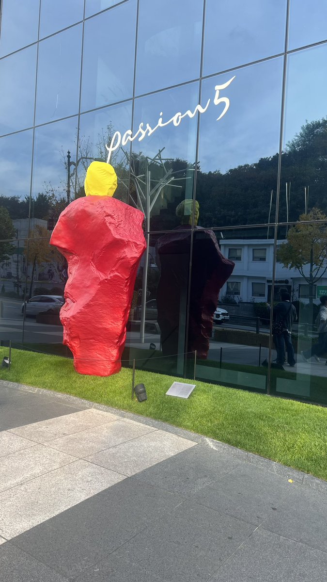 monnietop's tweet photo. Happy birthday to sweet &amp; handsome T.O.P👻🐰🍷💖

Celebrating Seunghyun’s birthday in Seoul for the second consecutive year 🎂

T’SPOT BLANC 2023

Passion5 🍓🍓🍓🍓🍓🎂

HAPPY CHOI SEUNGHYUN DAY

#CHEERSTOTTTOP 
#ChoiSeunghyun #최승현 https://t.co/3Lol2jFzsT