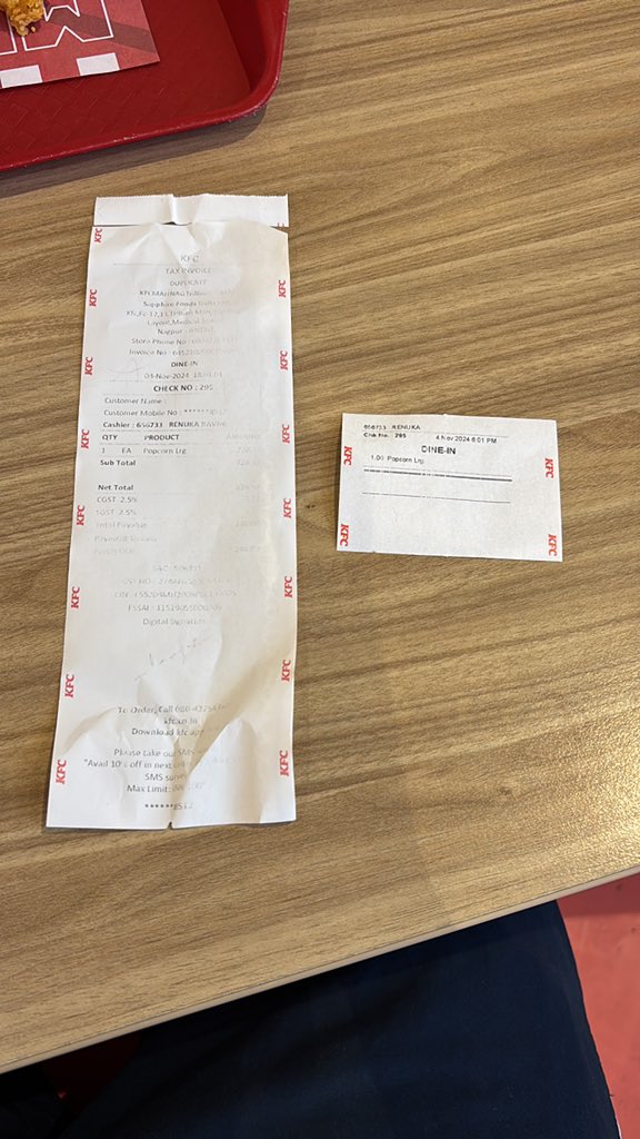 Atish_demon's tweet photo. @KFC_India pathetic service by KFC branch trillium mall Nagpur 440003.
Only upi or cash is acceptable no cards allowed. Rude behaviour by staff and bill is not given properly. 

Take some action https://t.co/Li6bWi1gaG