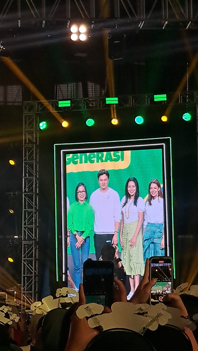 taynaisu's tweet image. AKU HABIS BERTEMU NICSAP DAN MBAK NANA DI #GENERASI CAMPUS ROADSHOW AAAAAKK ADA MBAK DEE, ERIKA, SAMA KA KEV JUGAAA😭😭😭😭😭🫰🏻