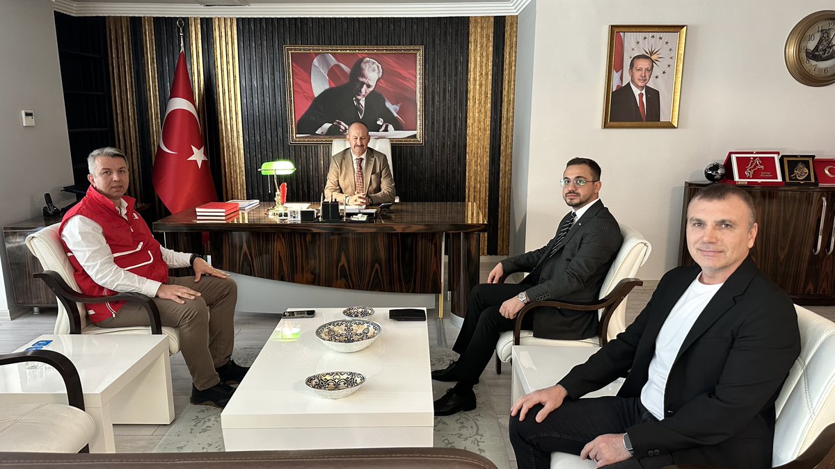 Türk Kızılay Manisa İl Merkezi Başkanımız Öner Gürsel ve Yönetim Kurulu Üyelerimiz, Yunusemre Kaymakamı Atilla Kantay’ı ziyaret etti.