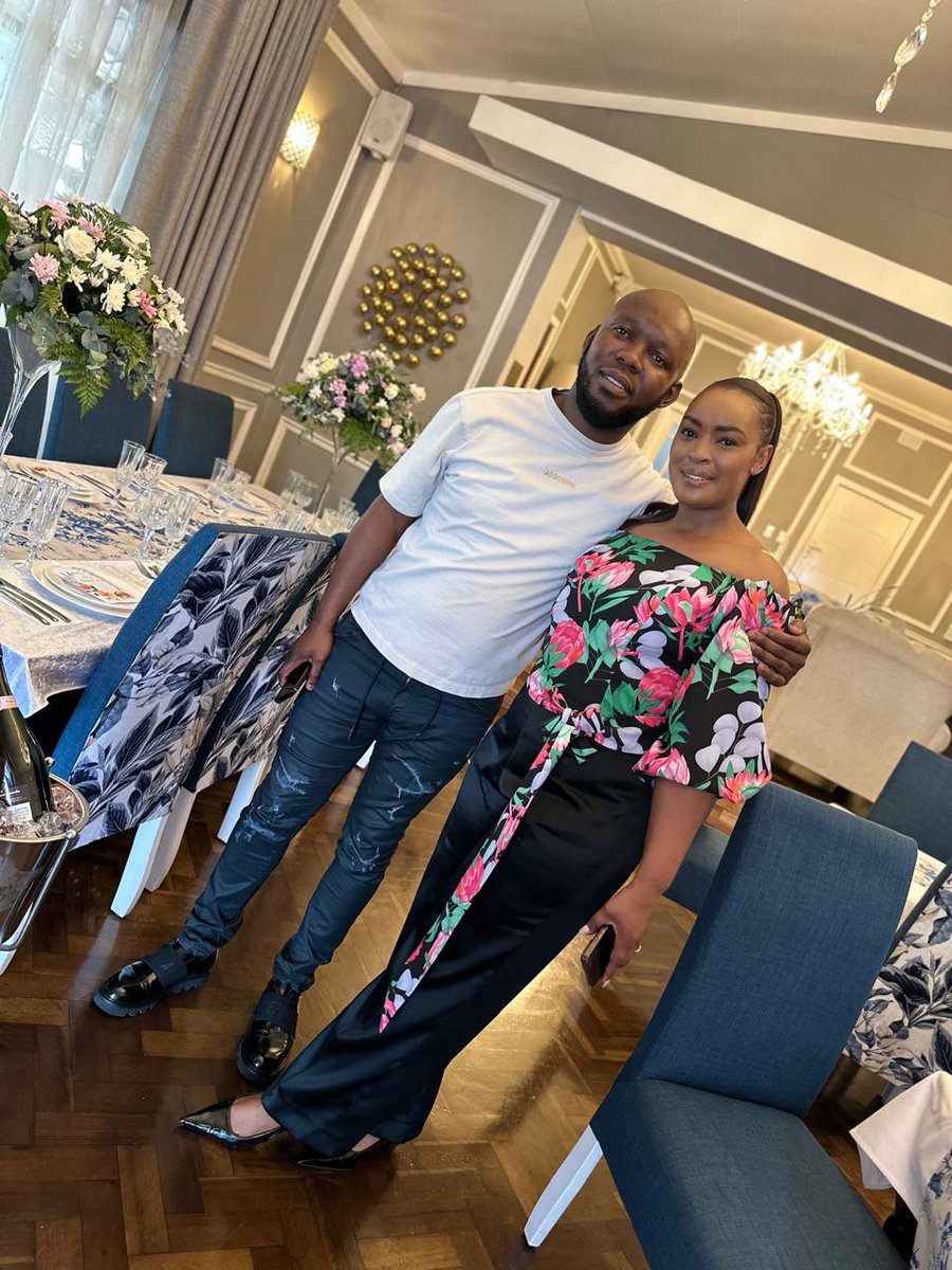 Mbudumar's tweet image. my favourite part about friendship is watching my friends grow. just seeing the things we used to speak about being their current reality.