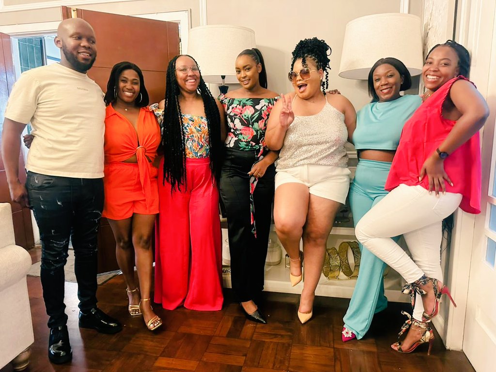 Mbudumar's tweet image. my favourite part about friendship is watching my friends grow. just seeing the things we used to speak about being their current reality.