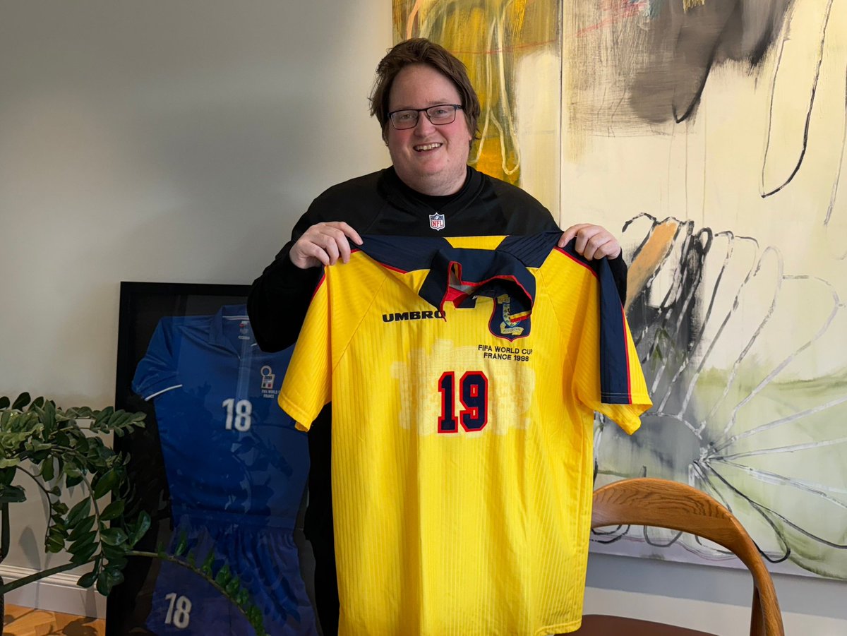 EspenBorgers's tweet image. @ForzaSecondHand har fått æren av å forvalte draktsamlingen til Vegard Heggem, til inntekt for demensforskning hos @Nf_folkehelsen. Takk for tilliten, @vedgy 🙏 Les mer her:
 nidaros.no/skulle-bytte-d…