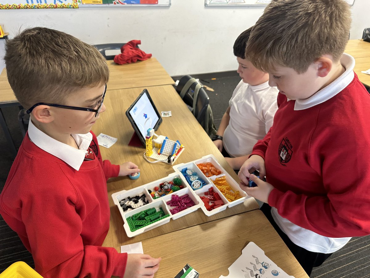 carntyneprimary's tweet photo. Upper school STEM club are loving exploring the new Lego spike kits! #steminaction #stemglasgow #lego https://t.co/Y9s5SM3pXn