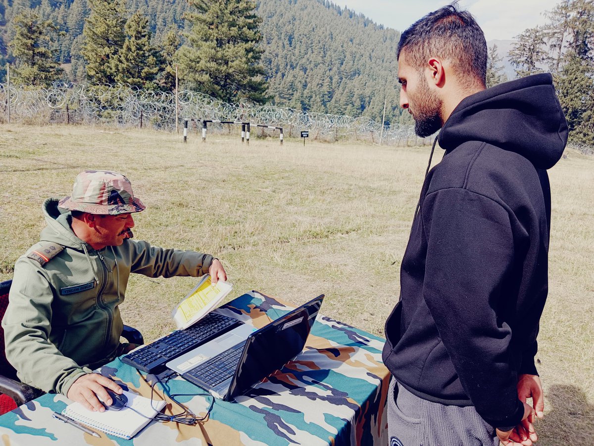 atifkhan1223's tweet photo. #indianArmy Conducts #DocumentVarification for #TAAspirants at #UnitAOR in #GurezValley https://t.co/TiWa0908Qu