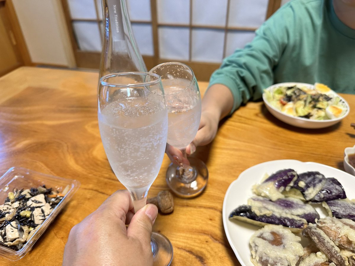 ginpikari's tweet photo. 八丈島とお別れした翌日の今夜。八丈島の余韻に浸ってます🥂
八丈島恋し♡

#musashiokuyama 
#maruse
#八丈レモン https://t.co/NupDl7MFFQ