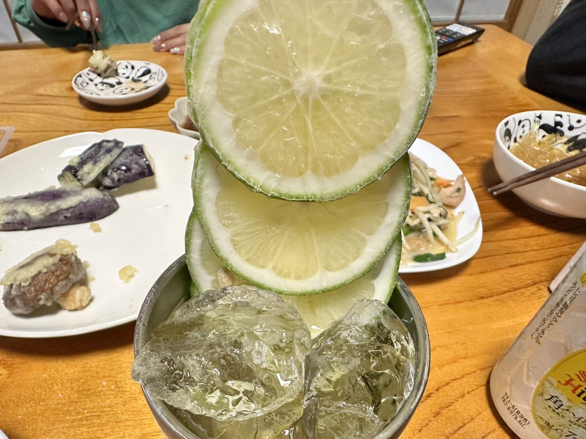 ginpikari's tweet photo. 八丈島とお別れした翌日の今夜。八丈島の余韻に浸ってます🥂
八丈島恋し♡

#musashiokuyama 
#maruse
#八丈レモン https://t.co/NupDl7MFFQ