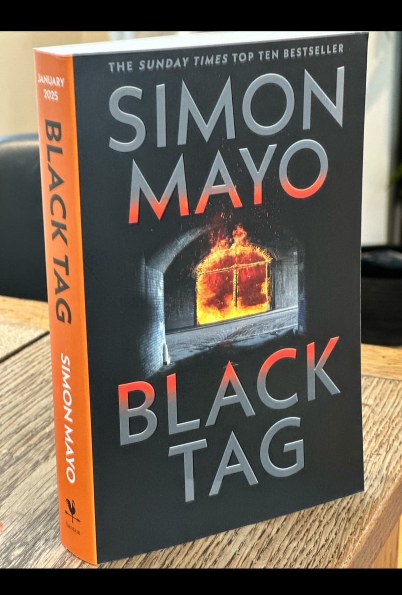 EsbachRuth's tweet photo. @simonmayo Random book ordering 😂🙌🏻 https://t.co/5wcxHYuuqB