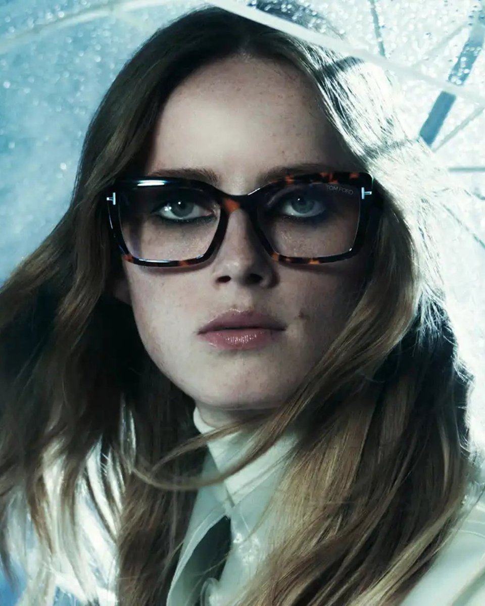OPTICARUEDA's tweet image. ❤️Sabies que la primera peça que va crear Tom Ford van ser ulleres? 
Vine a veure la nova col·lecció de vista i de sol. Són el regal perfecte per aquestes festes!

#opticarueda
