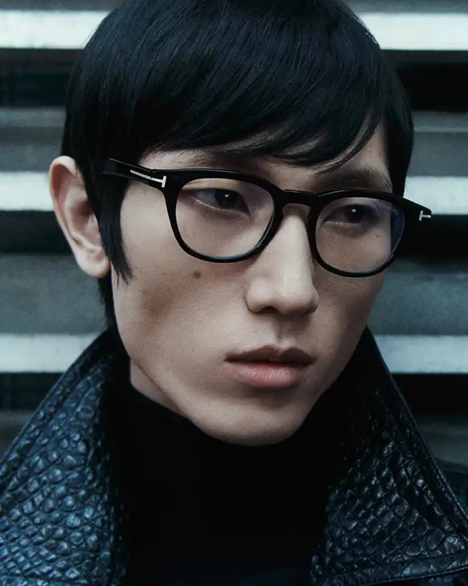 OPTICARUEDA's tweet image. ❤️Sabies que la primera peça que va crear Tom Ford van ser ulleres? 
Vine a veure la nova col·lecció de vista i de sol. Són el regal perfecte per aquestes festes!

#opticarueda