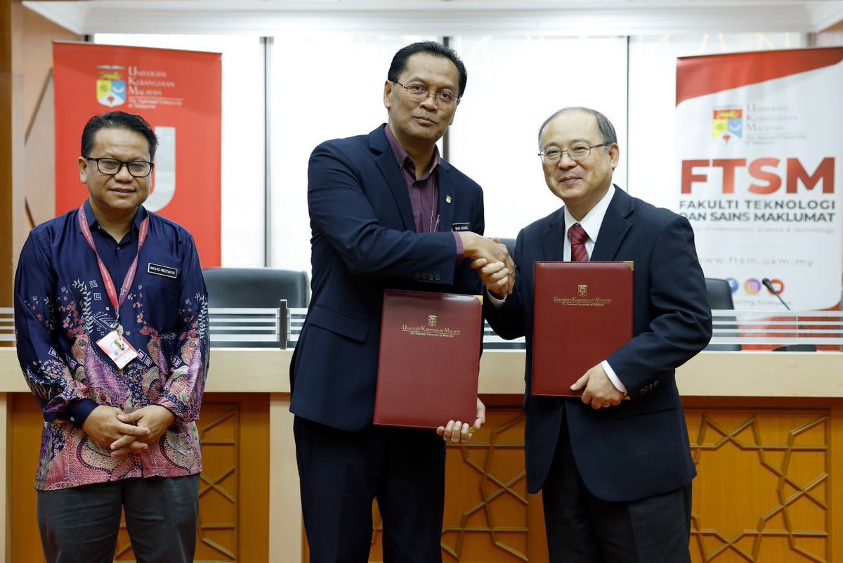 ukm_my's tweet photo. Universiti Kebangsaan Malaysia (UKM) telah menandatangani memorandum perjanjian (MoA) dengan Japan Advance Institute Of Science and Technology (JAIST) dan memorandum persefahaman (MoU) dengan Yayasan Digital Malaysia (YDM). 

Berita di https://t.co/jCJHpqJ8TZ

#UKM 
#UKMSharing https://t.co/jJZwypJgUp