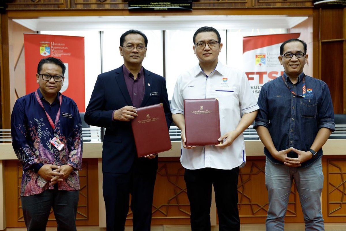 ukm_my's tweet photo. Universiti Kebangsaan Malaysia (UKM) telah menandatangani memorandum perjanjian (MoA) dengan Japan Advance Institute Of Science and Technology (JAIST) dan memorandum persefahaman (MoU) dengan Yayasan Digital Malaysia (YDM). 

Berita di https://t.co/jCJHpqJ8TZ

#UKM 
#UKMSharing https://t.co/jJZwypJgUp
