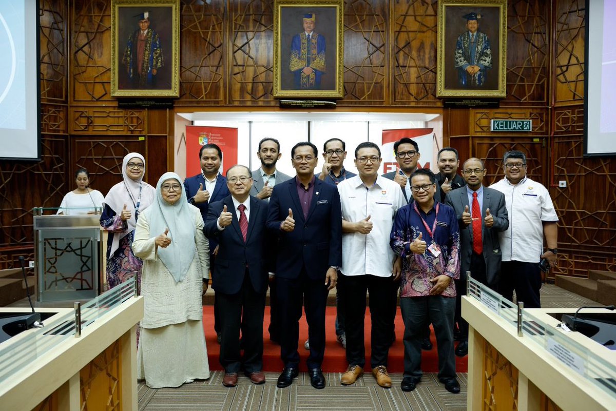 ukm_my's tweet photo. Universiti Kebangsaan Malaysia (UKM) telah menandatangani memorandum perjanjian (MoA) dengan Japan Advance Institute Of Science and Technology (JAIST) dan memorandum persefahaman (MoU) dengan Yayasan Digital Malaysia (YDM). 

Berita di https://t.co/jCJHpqJ8TZ

#UKM 
#UKMSharing https://t.co/jJZwypJgUp