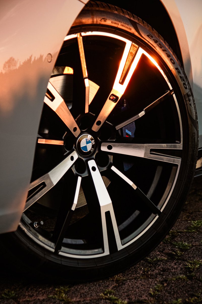 _jasonlottering's tweet photo. Meet "The New 5"! 2024 BMW 520d M Sport (G60) is pure luxury on wheels!

145kW/400Nm
2.0L turbocharged diesel, mild-hybrid tech
0-100kph in 7.3s!
5.6L/100km (1270km full tank)
520L trunk space
R21,428 P/M

@BMW_SA 
#BMWLuxury #TheNew5 #520dMSport #G60 #LuxuryOnWheels #CarReview https://t.co/1923w1lpqw