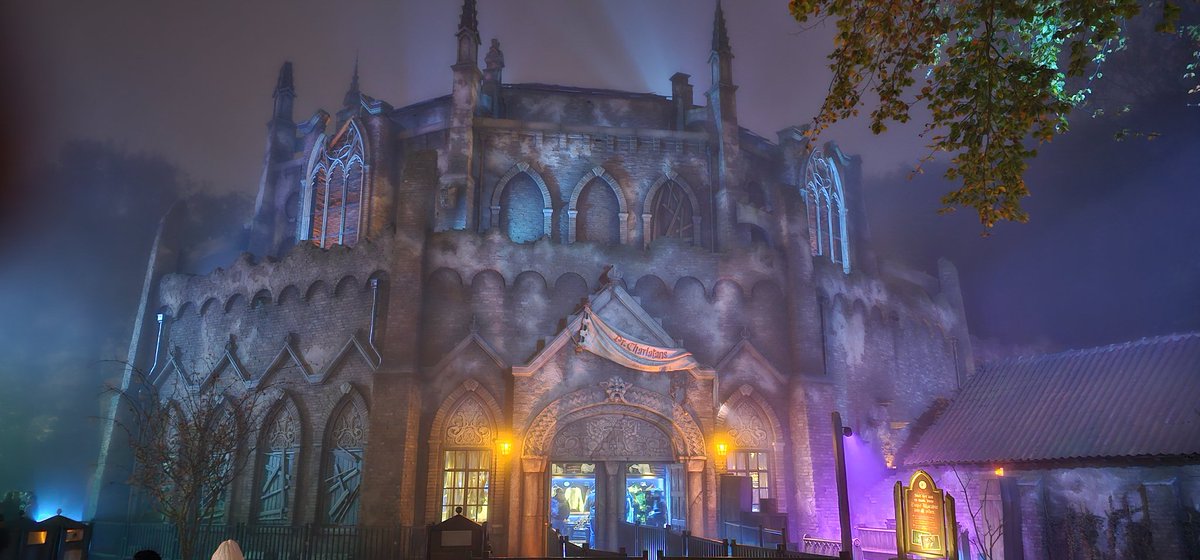 Damver22's tweet photo. Gisteren de eerste ritten #DanseMacabre gedaan in de #efteling, Prachtige attractie en een gave beleving! https://t.co/tUcvtK2RBe