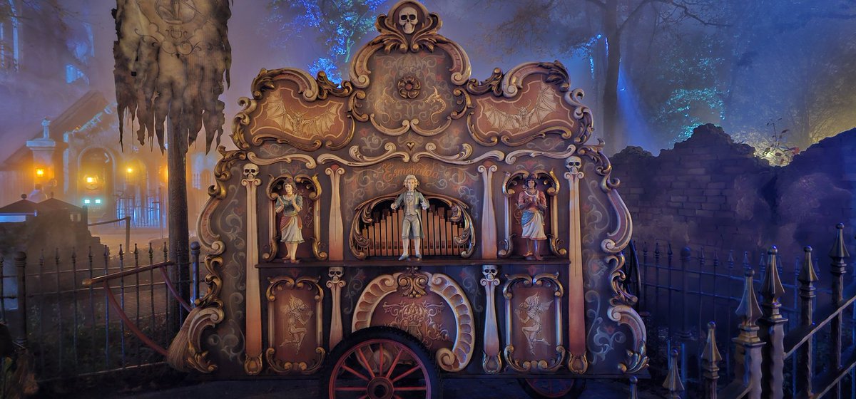 Damver22's tweet photo. Gisteren de eerste ritten #DanseMacabre gedaan in de #efteling, Prachtige attractie en een gave beleving! https://t.co/tUcvtK2RBe