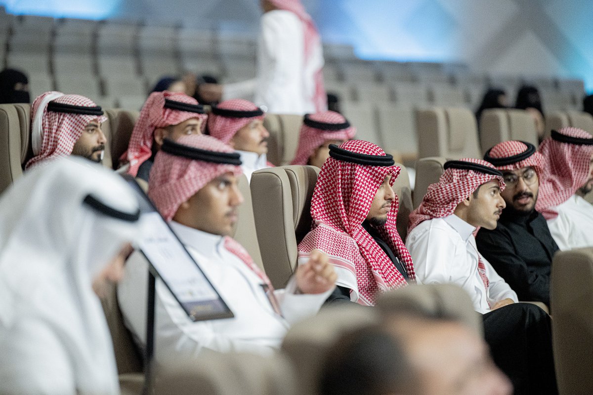 QassimUniv1's tweet photo. الجلسة السادسة من «اللقاء العلمي الدولي الثاني للإبل» بعنوان «تربية ورعاية الإبل»، تناولت تحسين الجينات السلوكية، وممارسات الرعاية الصحية السليمة للإبل، بمشاركة عدد من المختصين، بمركز المؤتمرات بالمدينة الجامعية.

#جامعة_القصيم 
#عام_الإبل_2024 https://t.co/xuGAL5qJR1