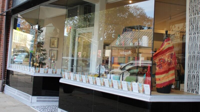 New holiday pop-up shop "From Italy, With Love" opens in Montclair: themontclairgirl.com/holiday-pop-up…