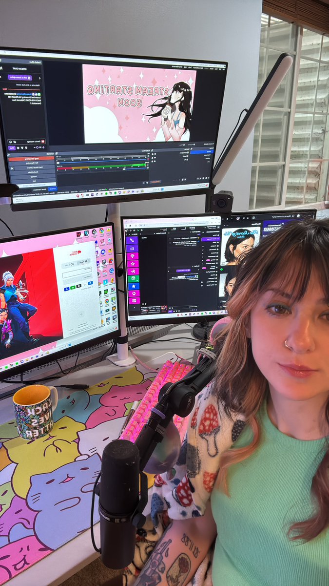 DeebsGame's tweet photo. I’m over here streaming Valorant and Overwatch!!!!!! https://t.co/rnnLwyDbW3 https://t.co/fs5fcCV3rk