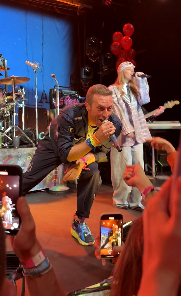 sissyc87's tweet photo. How not to be stuck in this moment... when they were looking and smiling at me all the time ✨️🧡👩‍🚀✨️ kuddos to my friend @97Sosa for capturing so many amazing memories for me 📷 https://t.co/sNNEV4loVh