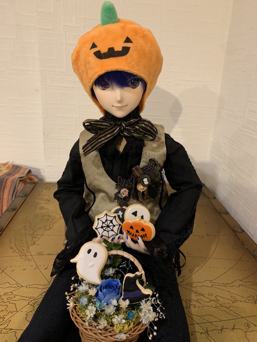 fuganaoto's tweet image. It's late, but my son and I had a small Halloween party✨💖