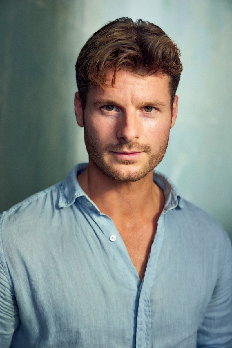 georgeturneruk's tweet image. 📸 @KimHardyPhoto ⚡️

〰️
#headshots