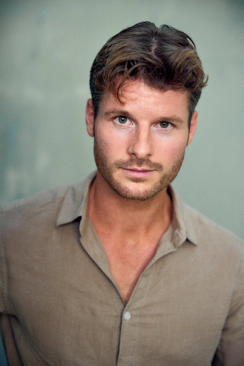 georgeturneruk's tweet image. 📸 @KimHardyPhoto ⚡️

〰️
#headshots
