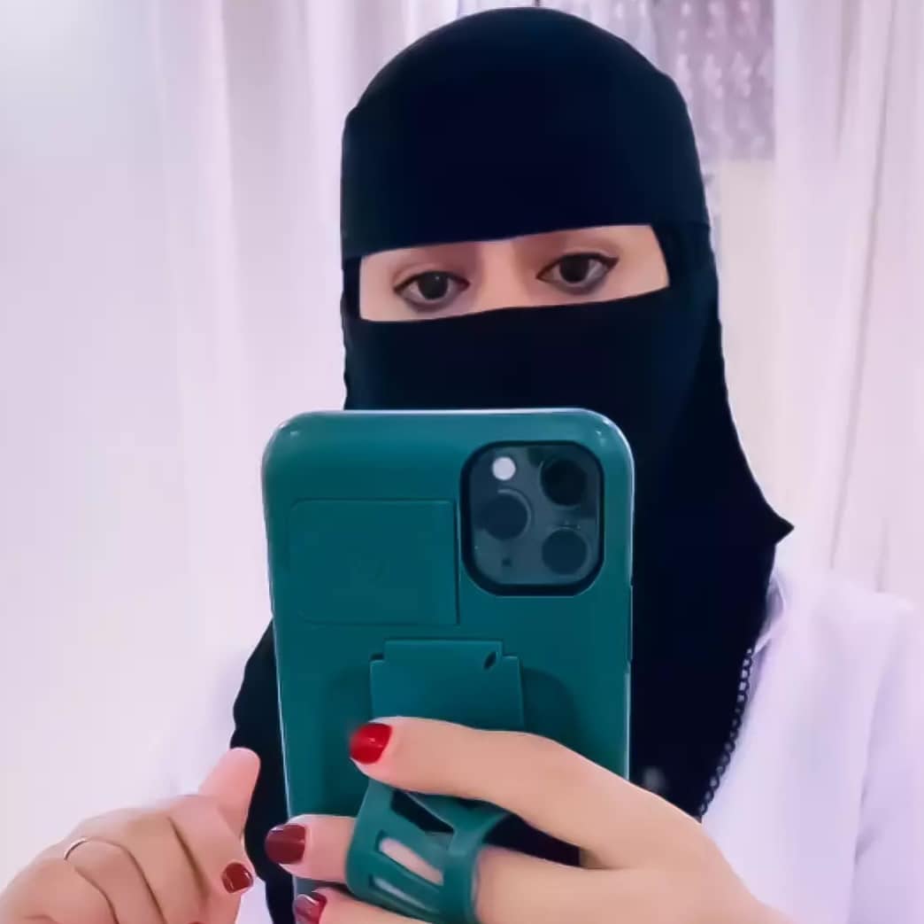 السلام عليكم ورحمة الله وبركاته انا بنت سعوديه ومطلقه وماعندي اصدقاء واي شخص يحب يكون صديق لي ماعندي مشكله رقمي موجود في الرابط الجاد يكلمني خاص