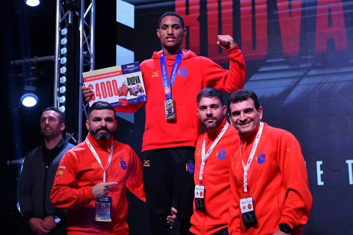 El boxeador Canario Yolber Bandomo  entrenado por  <a href="/BoxeoPovedano/">Boxeo Povedano</a> hace historia con su segunda medalla consecutiva a nivel mundial, este hecho debería de abrir los medios deportivos de las Islas Canarias, pero parece que no les llega la noticia, delen cariño a la publicación