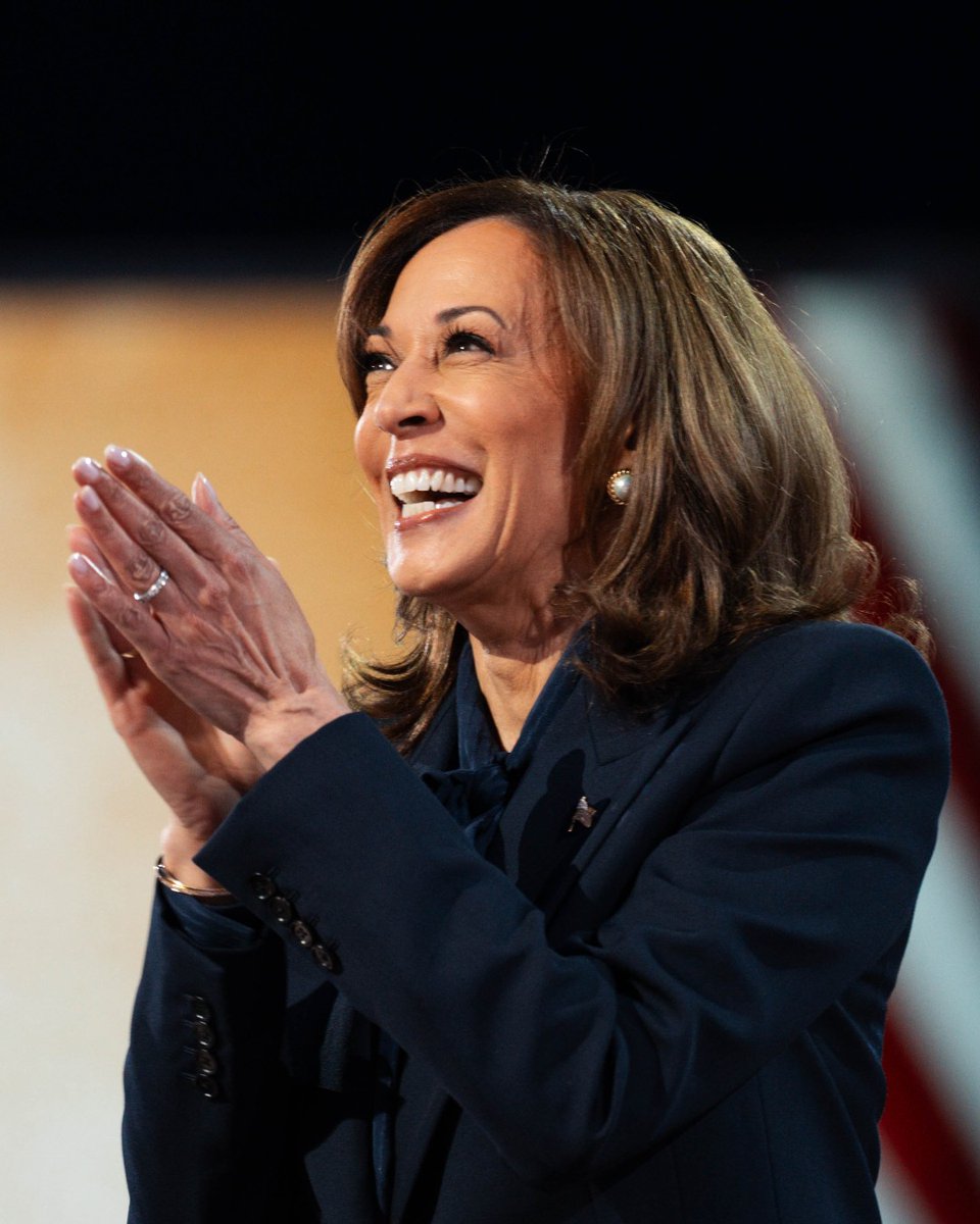 aproPhOTUS's tweet photo. @Scaramucci Kamala Wins hands down before midnight Tuesday. It would be anticlimactic if it wasn't for her Black and female status. Trump said he would make this nation great, but he sure didn't envision this as the method. https://t.co/xMe0LGTyhY