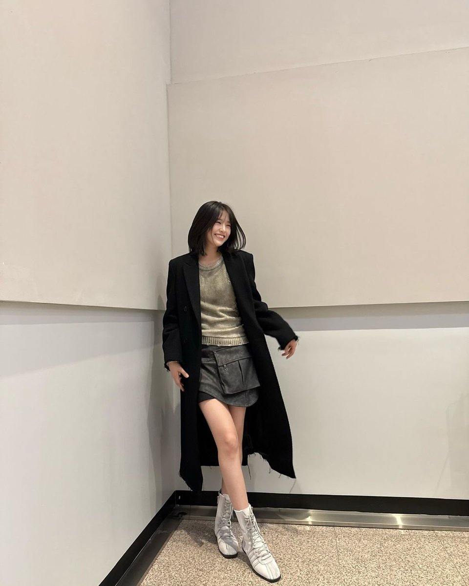 Teddy971109's tweet photo. Yujin instagram update
#IVE #์์ด๋ธ
#ANYUJIN #์์ ์ง #azzo https://t.co/Znnq9DIFHi