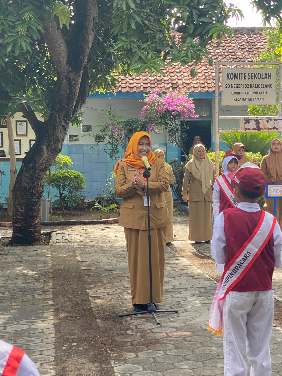 DLH_Pml's tweet photo. Senin Tgl. 4/11/2024 DLH Kab. Pemalang melakukan Pembinaan pengelolaan sampah di SDN 2 Kaligelang, diharapkan dengan melakukan pengolahan sampah yang baik di sekolah, kita dapat membantu mengurangi sampah yang dibuang ke tempat pembuangan akhir dan menjaga kebersihan lingkungan. https://t.co/anSJSH7tDN