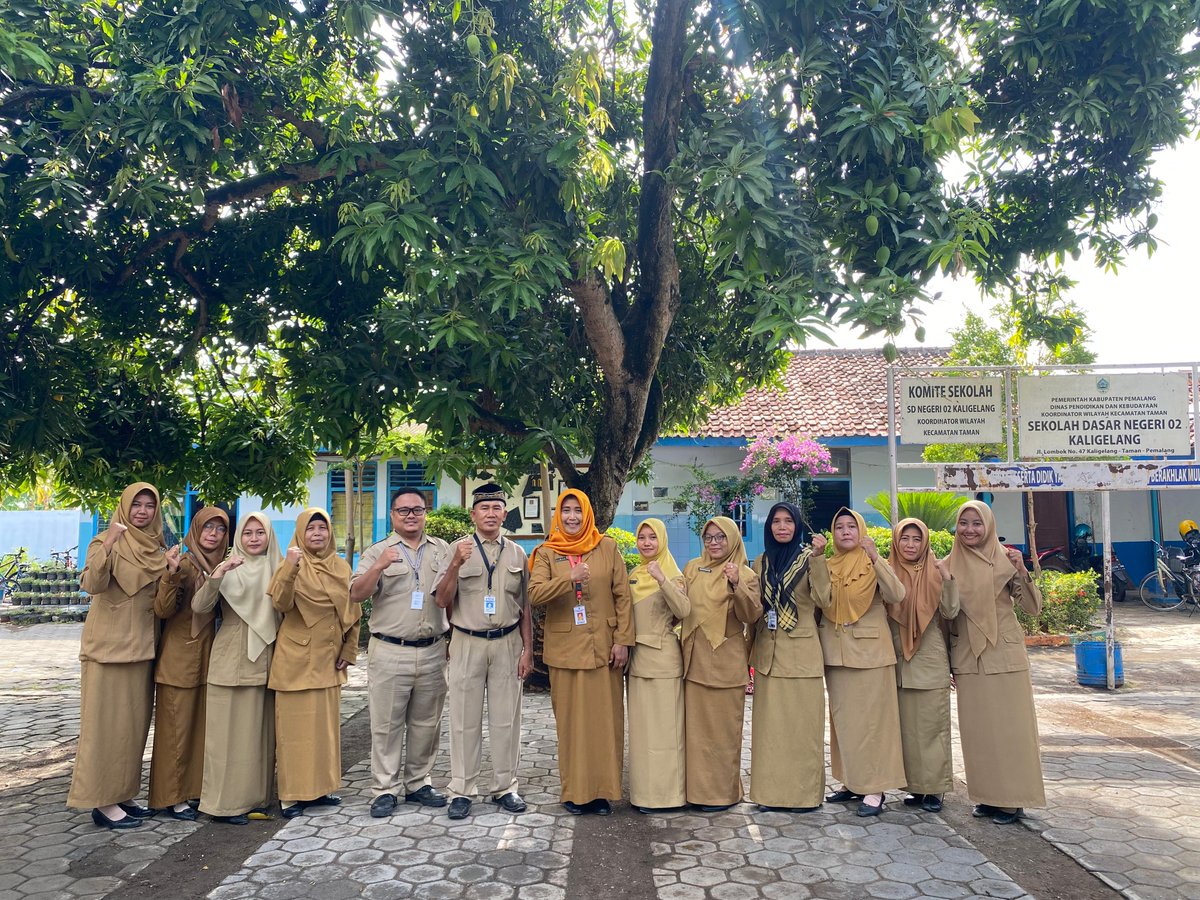 DLH_Pml's tweet photo. Senin Tgl. 4/11/2024 DLH Kab. Pemalang melakukan Pembinaan pengelolaan sampah di SDN 2 Kaligelang, diharapkan dengan melakukan pengolahan sampah yang baik di sekolah, kita dapat membantu mengurangi sampah yang dibuang ke tempat pembuangan akhir dan menjaga kebersihan lingkungan. https://t.co/anSJSH7tDN