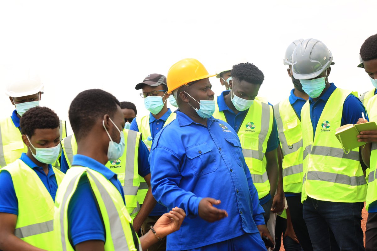 ASOMEHealth's tweet photo. We extend our sincere gratitude to @WASAC_Rwanda for their invaluable cooperation with the @ASOME / @AUCA. Your support in providing hands-on learning experiences for our students, particularly during field visits like the one to the Nduba Landfill, #ASOME #WASAC #PublicHealth https://t.co/TlXDQyY9tv