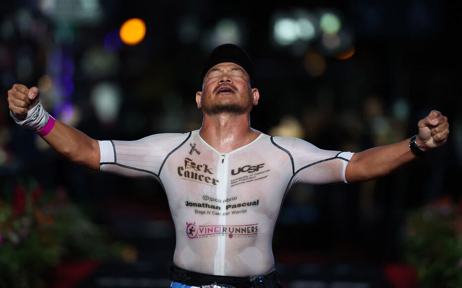 viewsfrance's tweet image. Le triathlète Jonathan Pascual a terminé l’Ironman d’Hawaï malgré un cancer en phase terminale avec un temps de 16 heures, 12 minutes et 46 secondes.