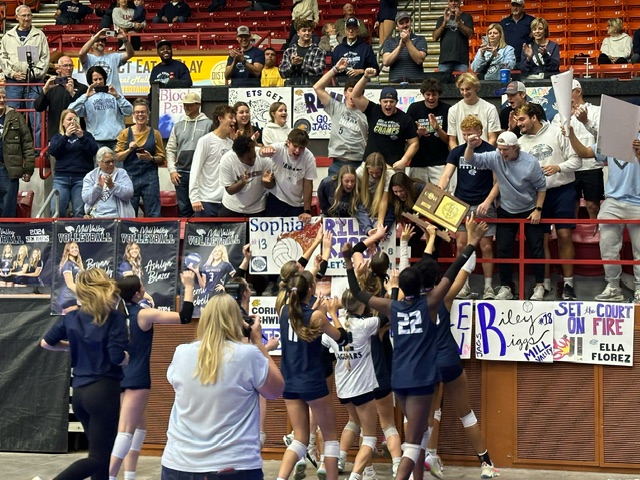Congratulations to the Mill Valley Women's Volleyball Team for winning back-to-back Kansas Class 6A State Championships!

kshsaacovered.com/news/2024/11/3…

#mvjags
#backtobackchamps
#jaguarvolleyball