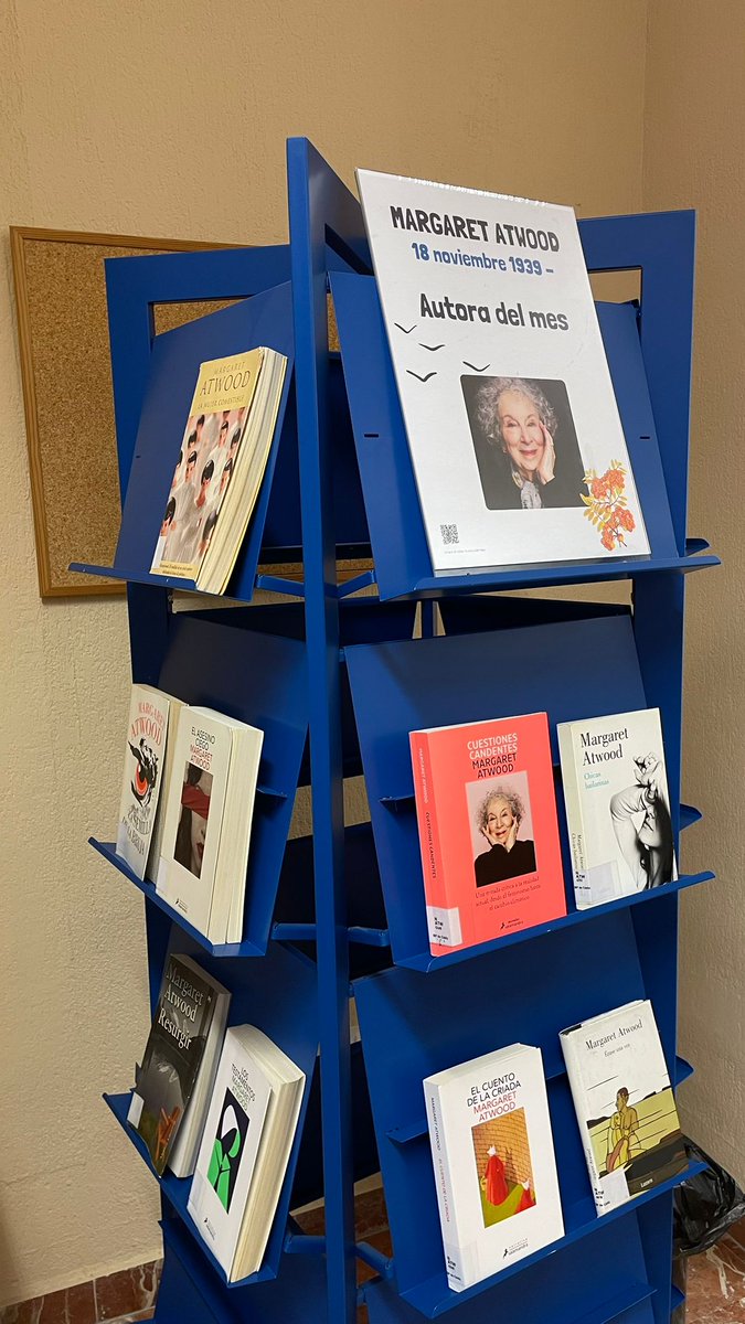 #Autoradelmes #MargaretAtwood Ven a por sus libros a las #biblioteca y si quieres saber más en 1 minuto mira aquí ▶️ youtu.be/bpPtMYd_2yY?si…