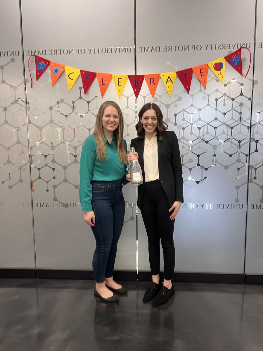 Friday, #MorganLabatND celebrated our sixth Ph.D. candidate, Marla Gravino! Marla did a phenomenal job thinking quick on her feet, defending her nucleotide synthesis and evaluation strategies. More information will be upcoming in a publication next year! 🥂🥳

#RNAWorld