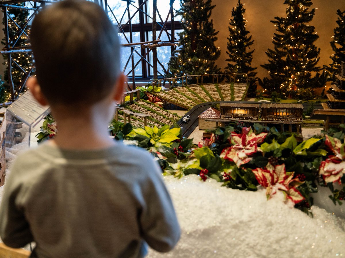 White River State Park🌿 (@whiteriverstprk) on Twitter photo Enter a locomotive wonderland at Jingle Rails at <a href="/EiteljorgMuseum/">Eiteljorg Museum</a>!
Travel through spectacular landscapes and past famous landmarks of Indy and the American West at this breathtaking holiday model train display for visitors of all ages.
Learn more at wrsp.in/jingle-rails Enter a locomotive wonderland at Jingle Rails at <a href="/EiteljorgMuseum/">Eiteljorg Museum</a>!
Travel through spectacular landscapes and past famous landmarks of Indy and the American West at this breathtaking holiday model train display for visitors of all ages.
Learn more at wrsp.in/jingle-rails