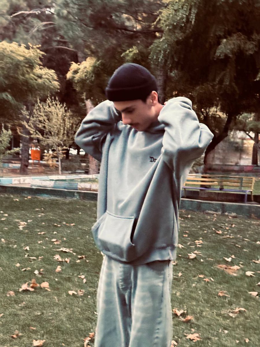 Navib_8's tweet image. آری این منم... اما چه سود...
او که در من بود دیگر نیست‌و نیست...