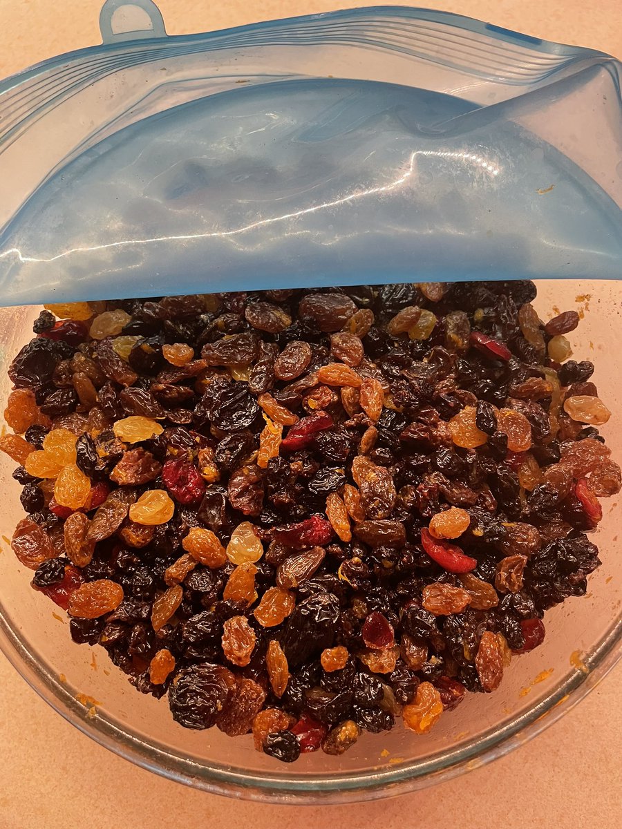Paging @ClareLSmith <a href="/DebDjh/">Deb hall</a> <a href="/ICStuie/">Stuart Pearson</a> thanks for the nudge. 
11 has excelled in weighing, grating orange &amp; eating left over dried fruit 😂
Let the alchemy begin !
