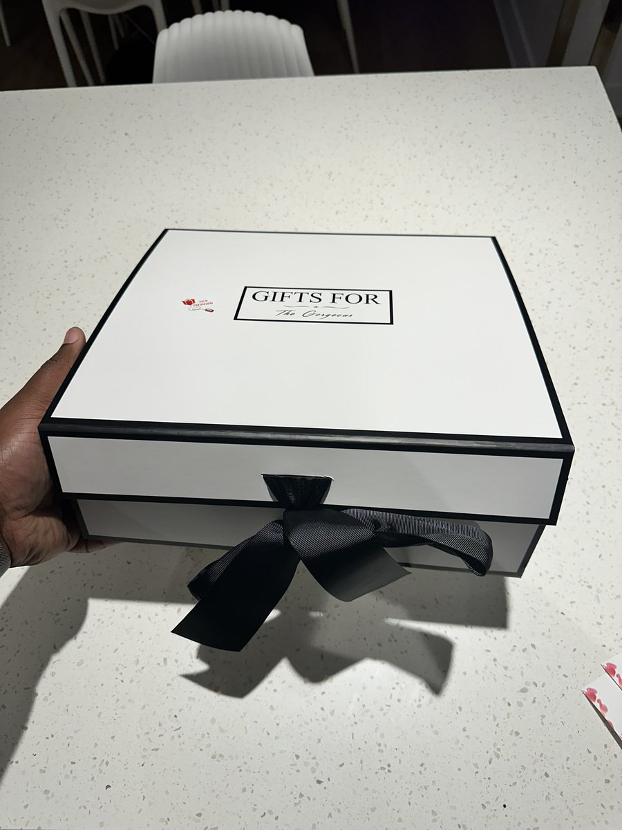 SonCadeau's tweet image. Conçu à Montréal 🇨🇦 pour une surprise ayant eu lieu à Paris 🇫🇷…parceque 50 ans ce n’est pas 50 jours 🥰
#sister #love #suprise
