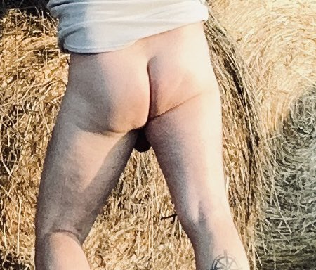 Taking in the nice fall day.  #outsidefun #naked outdoors #daddy #daddyass #asspictures 🍑🍑🍑🍁🍁🍁🍆🍆🍆💦💦💦
