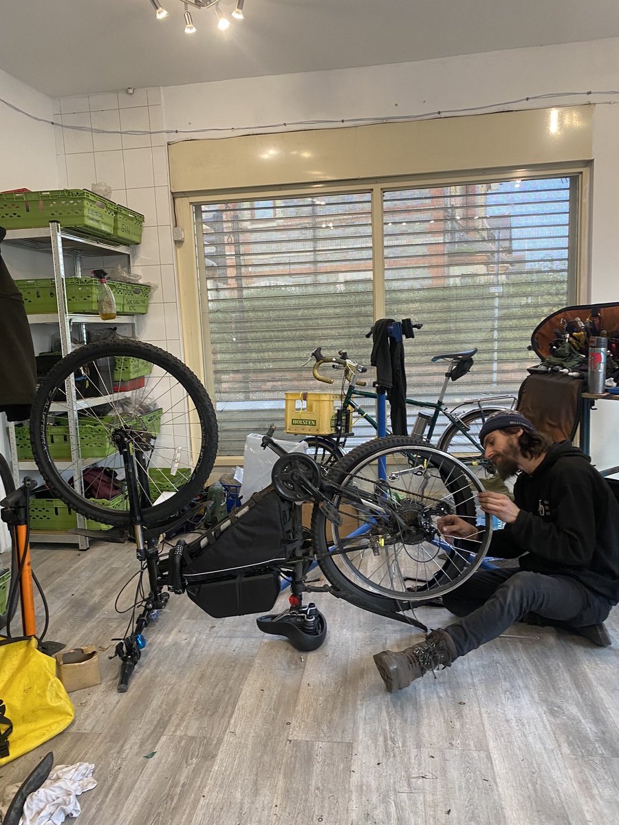 criticalmassrdg's tweet image. We’re super pleased that our very own Stumbles Cycles has got a new premise. He’s just moved in this weekend but lot’s of progress already.

Why not pop in for an affordable bike service.

271-273 London Road :) 

Stumblescycles.co.uk  #cycle #reading #independentshop
