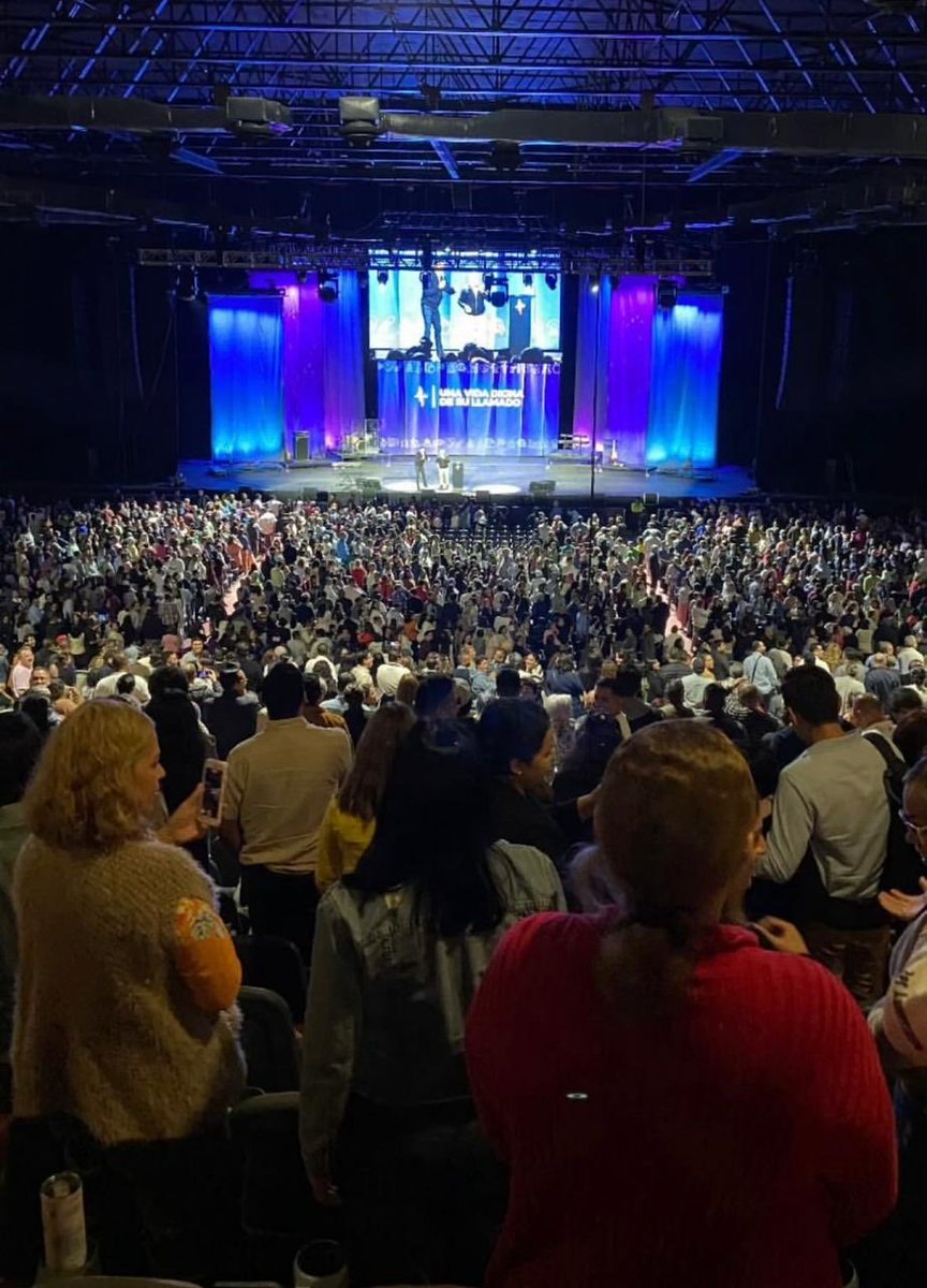 Por Su Causa 2024 en Monterrey, México. A Dios sea la gloria. Más de 6,000 personas expuestas a la predicación bíblica de Su Palabra durante tres días. Grandes cosas está haciendo el Señor.