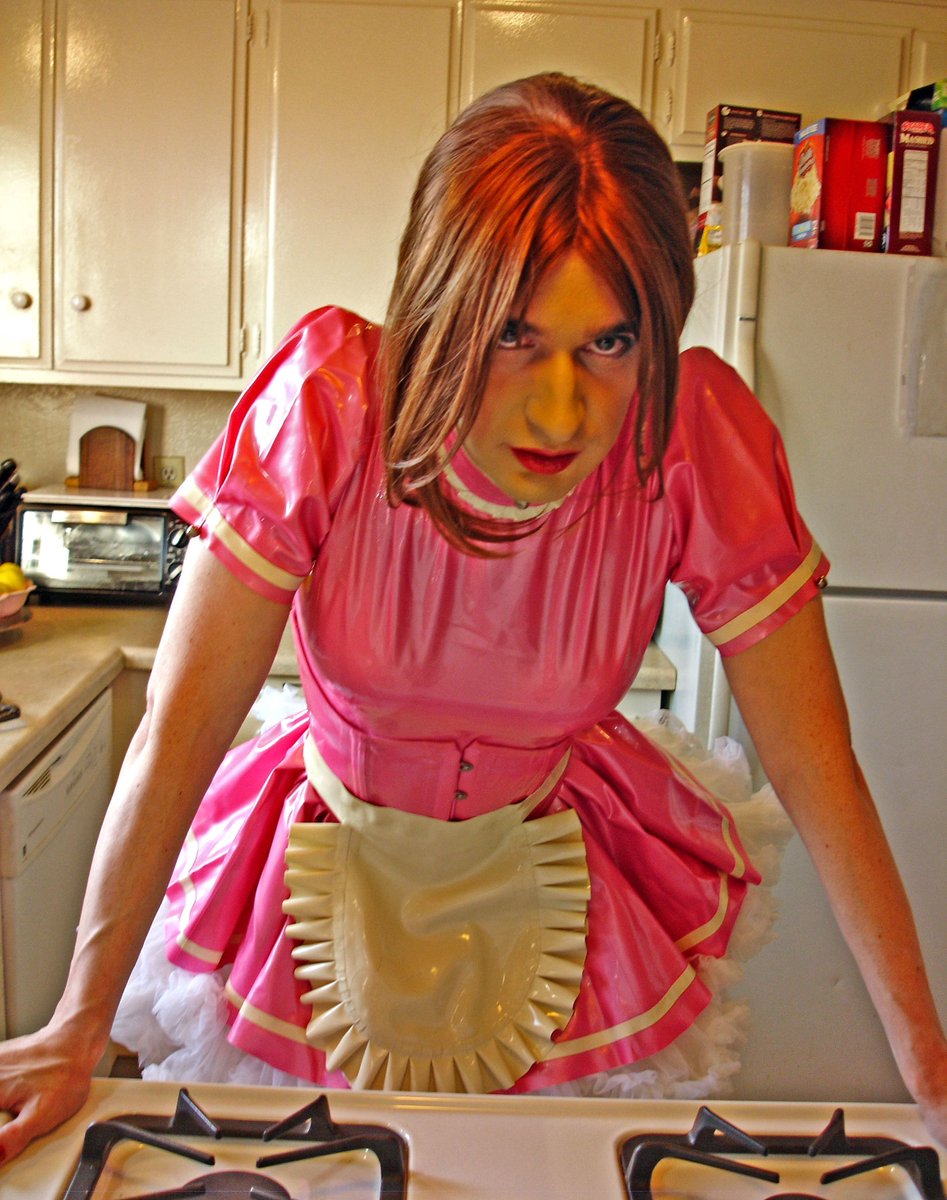 Go on, tell me those dishes aren't clean. I dare you. #crossdresser #frenchmaid #maidmonday #latex