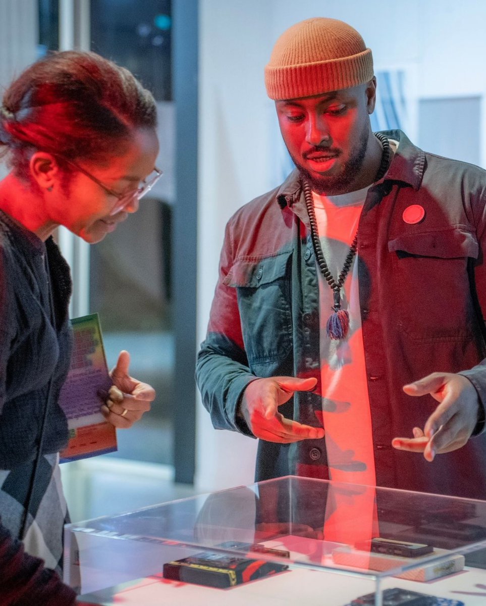 𝘛𝘩𝘦 𝘈𝘯𝘢𝘳𝘤𝘩𝘪𝘴𝘵 𝘊𝘪𝘵𝘪𝘻𝘦𝘯𝘴𝘩𝘪𝘱: 𝘗𝘦𝘰𝘱𝘭𝘦 𝘔𝘢𝘥𝘦 𝘰𝘧 𝘚𝘵𝘰𝘳𝘪𝘦𝘴 opened at @framerframed. 💛instagram.com/stories/anarch…